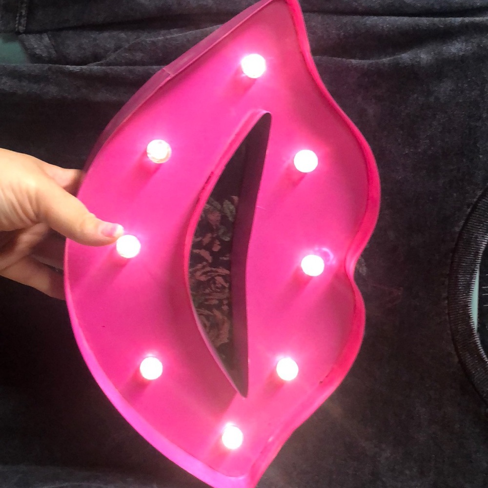 Light up lips